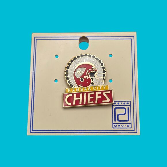 Rare 1993 Kansas City Chiefs Helmet Head Dress Football Pin on Peter David Back - Picture 1 of 5